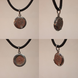 Кулон со вставкой медная монеты (Византия 600 г.н.э.)